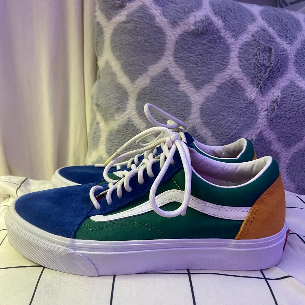 Old skool yacht club vans.